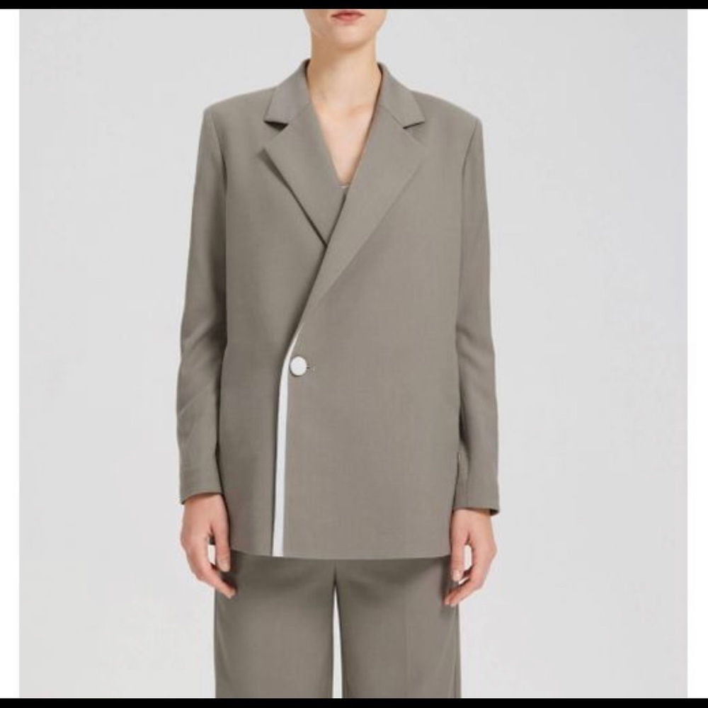 Wool-blend White Contrast Closure Blazer